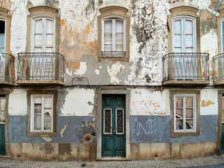 Fototapeta na wymiar Old facade of Portuguese algarve village