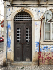 Fototapeta na wymiar Old door of Portuguese algarve village