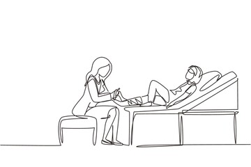 Continuous one line drawing medical doctor bandage broken leg to little girl patient sitting on couch at clinic or traumatology department. Limb fracture. Single line draw design vector illustration