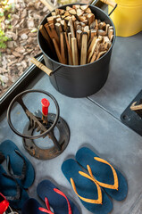 薪とビーチサンダル