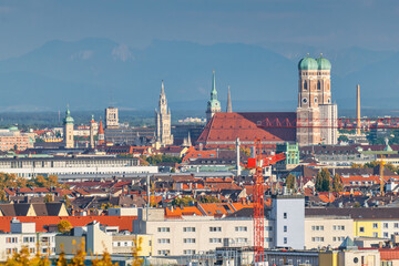 Obraz premium Munich Germany, city skyline at city center with autumn foliage season