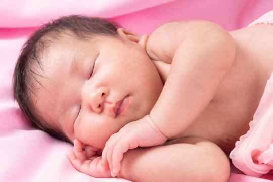 Portrait photography sleeping newborn baby.