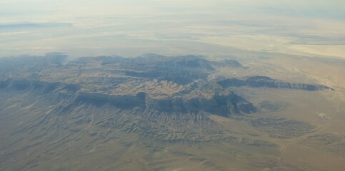 Fototapeta premium Desert mountain ridge dominating its plateau