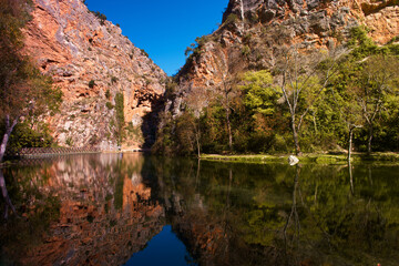 skały woda rzeka natura drzewa monasterio de piedra © Piotr
