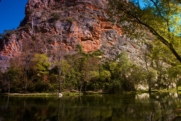 skały woda rzeka natura drzewa monasterio de piedra © Piotr