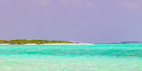 Fototapeta premium Natural tropical turquoise sandbank islands Madivaru Finolhu Rasdhoo Atoll Maldives.