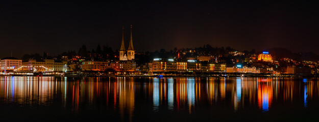 Fototapeta na wymiar Luzern Nachtpanorama Hafenpromenade