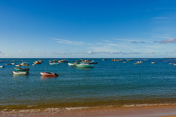 Fototapeta na wymiar Boats and speedboats on the coast of Praia do Forte - Bahia