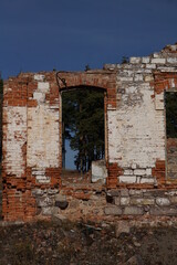 An old, abandoned, crumbling house. In the last century it was the home of a merchant or landowner.