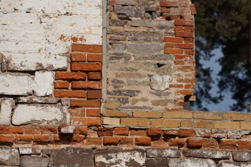 An old, abandoned, crumbling house. In the last century it was the home of a merchant or landowner.