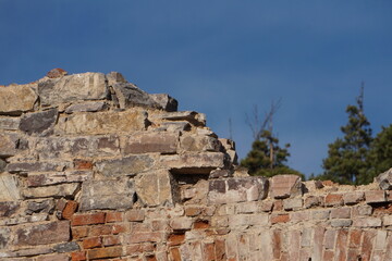 An old, abandoned, crumbling house. In the last century it was the home of a merchant or landowner.