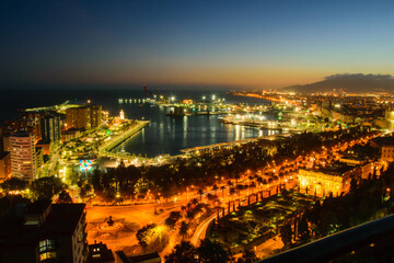 Puerto de Málaga y su avenida principal