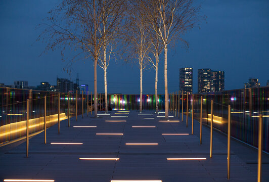 Fototapeta Modern illuminated city park, London, UK
