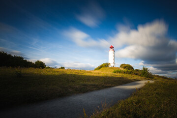 Fototapeta na wymiar Hiddensee Leuchturm mit wolkigem Himmel im Sommer