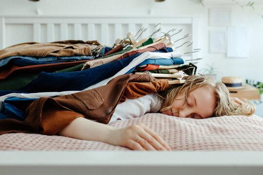 Woman pinned by load of excessive consumption problems