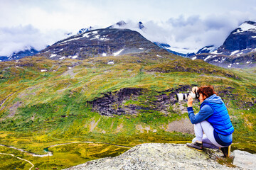 Fototapeta premium Tourist with camera in Norway mountains