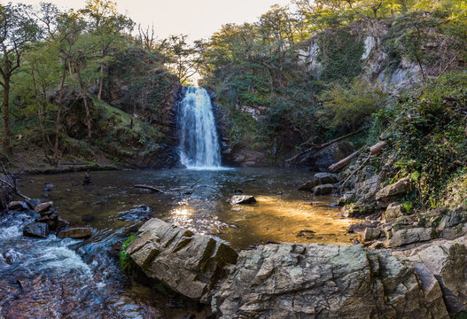 Albussac (Corr&egrave;ze, France) - Vue panoramique des cascades de Murel en automne