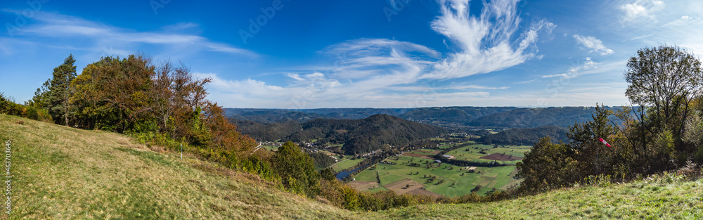 Sticker Monceaux sur Dordogne (Corrèze, France) - Vue panoramique de la vallée de la Dordogne depuis Bros