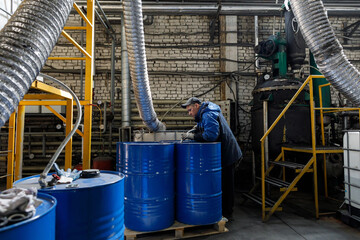 Draining solvent from the distiller