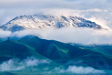 Fototapeta na wymiar The mountains and clouds in Bayanbulak grassland scenic spot Xinjiang Uygur Autonomous Region
