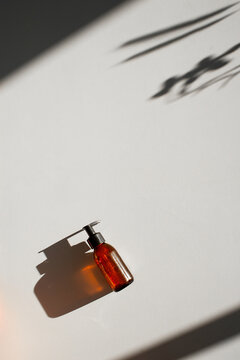 Shiny cosmetics product