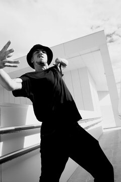 Krump dancer outdoor 