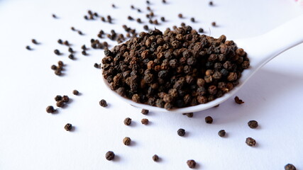 Black peppers in bowl 