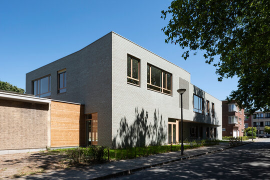 school building in city