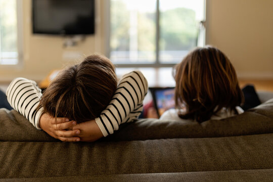 Children entertained playing with the tablet