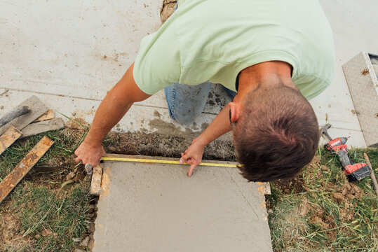 Adult male using measuring tape. 