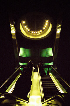 Perspective of the escalator from bottom to top.
