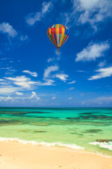 沖縄の美しいサンゴ礁の海