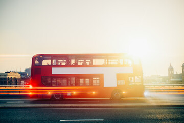London Red Bus en mouvement