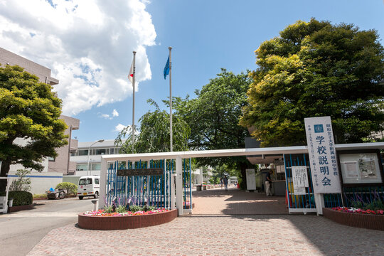 昭和女子大学正門（東京都世田谷区）