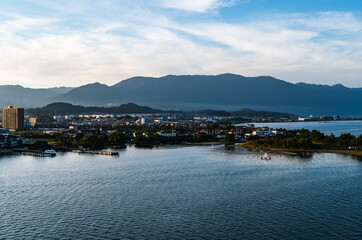 琵琶湖大橋と琵琶湖の風景