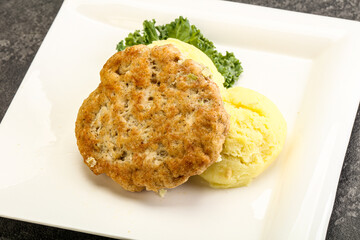 Chicken cutlet with mashed potato