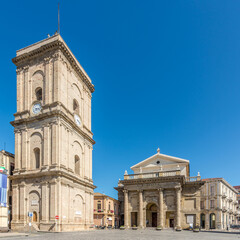 Fototapeta na wymiar View at the Bell tower and Basilica of Santa Maria del Ponte in Lanciano, Italy
