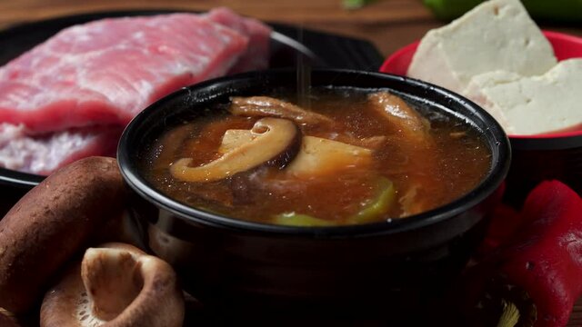 Dish Soup with Fresh Minority Characteristics in Northeast China，Fresh Clan