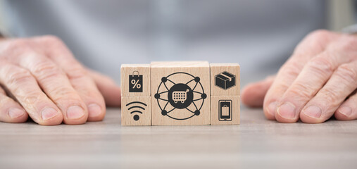 Concept of online shopping © thodonal