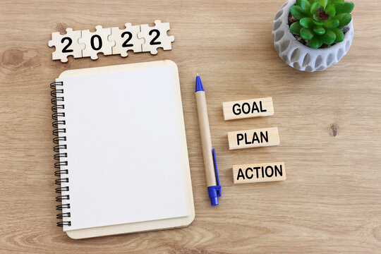 Top view image of note with the text 2022 and the words – goal plan action