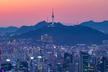 Fotobehang Nacht uitzicht op de stad Seoul vanaf de top van de berg bij zonsondergang © SEUNGJIN