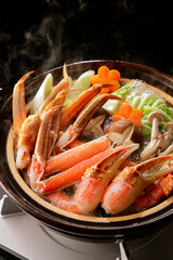 ズワイガニのカニ鍋　Snow crab hot pot (Japanese style) 