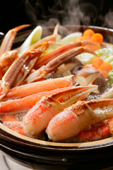 ズワイガニのカニ鍋　Snow crab hot pot (Japanese style) 