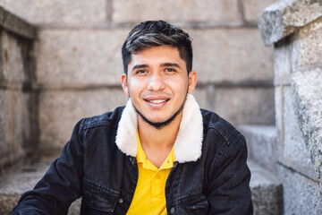 Obraz premium Latin man looking at camera and smiling