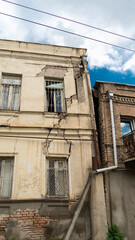 Fototapeta na wymiar old building with cracks. poverty, misery. ruins of residential buildings