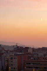 Amanecer con vistas de las tres chimeneas del Besós, Barcelona