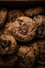 Cookies en gros plan fait maison au chocolat et sésame