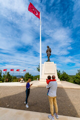 Chunuk Bair New Zeland Memorial, Ataturk Statue and Turkish Flag in Conk Bayiri, Gallipoli. - obrazy, fototapety, plakaty