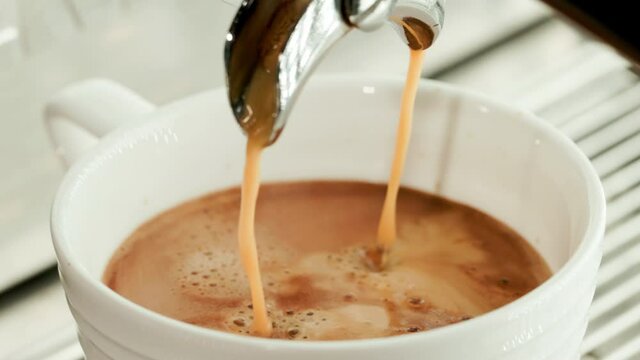 Process of making coffee in espresso machine
