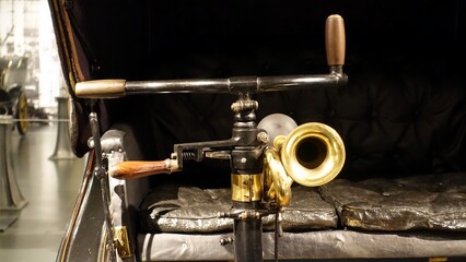 a view of the handlebar and pump horn of an antique car at